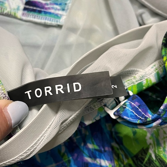 Torrid Swimsuit Underwire Lace-Up One Piece Tropical Palm 2 2X - Picture 6 of 8